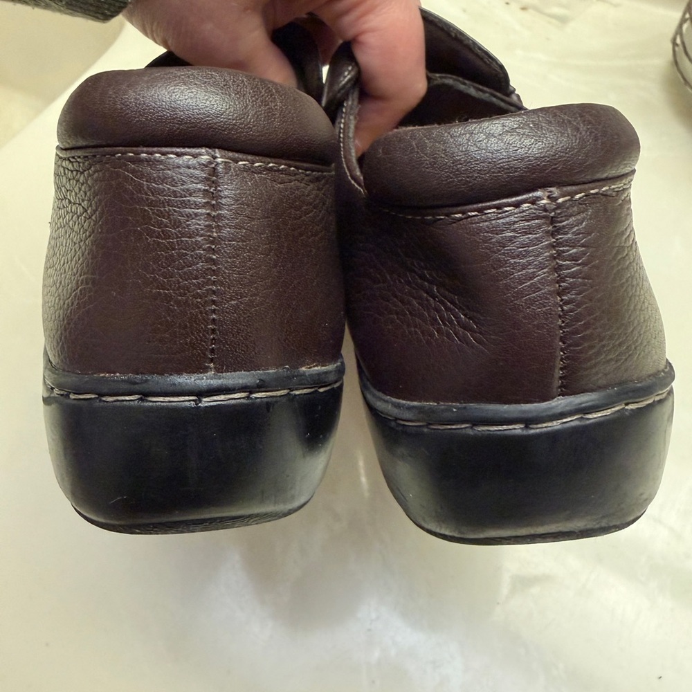 Clarks Cora Poppy Womens Cap Closed Toe Slip-On Shoe - brown - size 9 - Picture 6 of 8